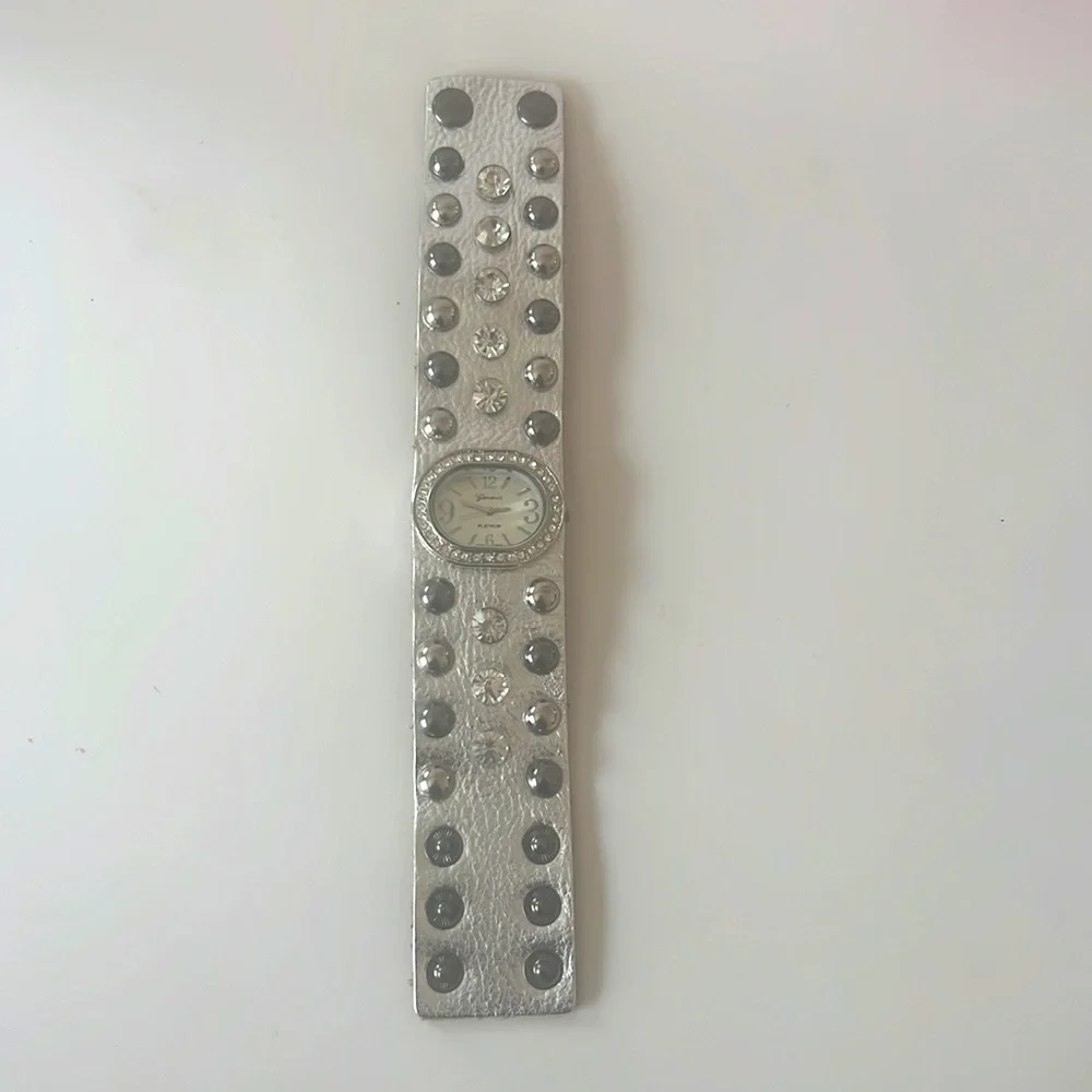 Geneva New vintage Wristwatch, Japanese movement, silver, leather band,crystals, - Picture 3 of 6